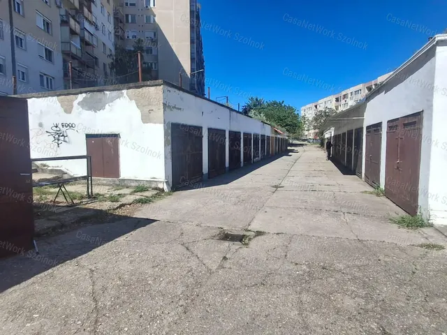 Eladó garázs Szolnok 20 nm