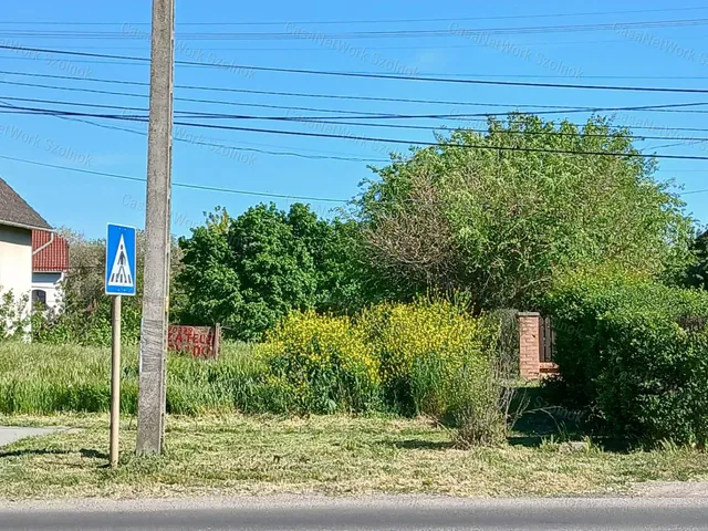Eladó telek Martfű 720 nm