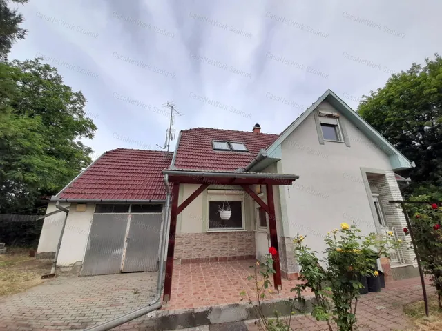 Eladó ház Tiszavárkony 96 nm