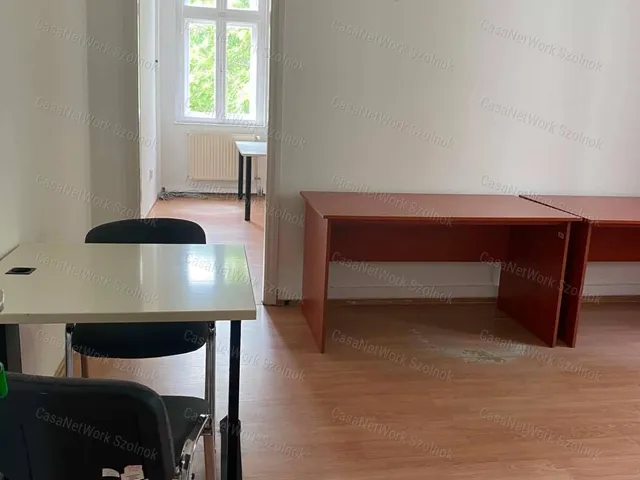 Kiadó kereskedelmi és ipari ingatlan Szolnok 38 nm