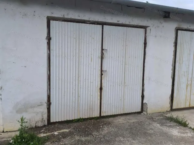 Eladó garázs Szolnok 18 nm