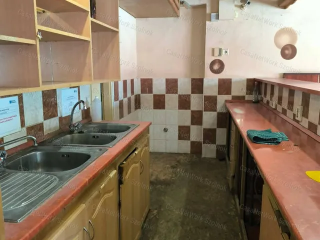 Eladó kereskedelmi és ipari ingatlan Cibakháza 78 nm