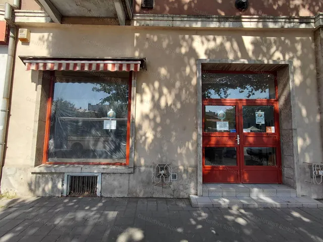 Eladó kereskedelmi és ipari ingatlan Szolnok 81 nm