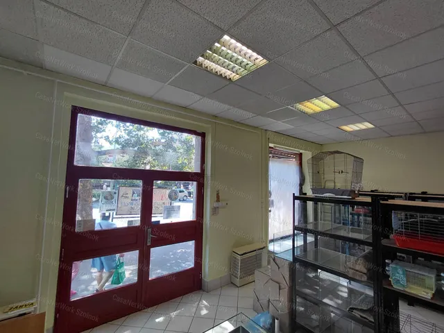 Eladó kereskedelmi és ipari ingatlan Szolnok 81 nm