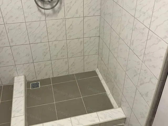 Eladó nyaraló Szolnok 37 nm