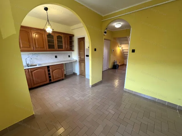 Eladó lakás Szolnok 82 nm