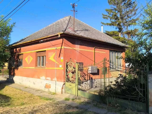 Eladó ház Tiszaföldvár 84 nm