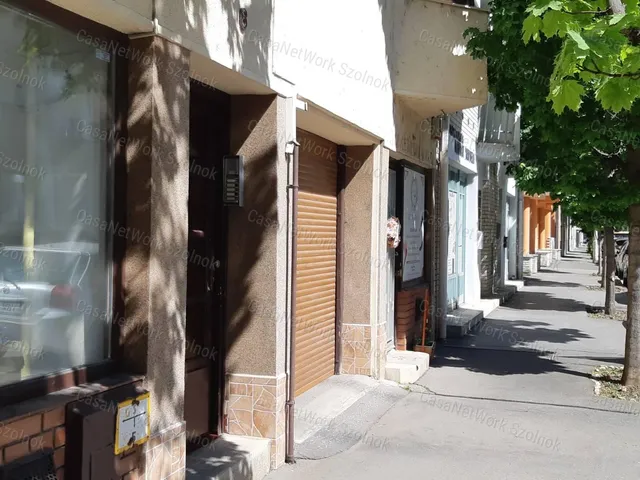 Eladó kereskedelmi és ipari ingatlan Szolnok 29 nm