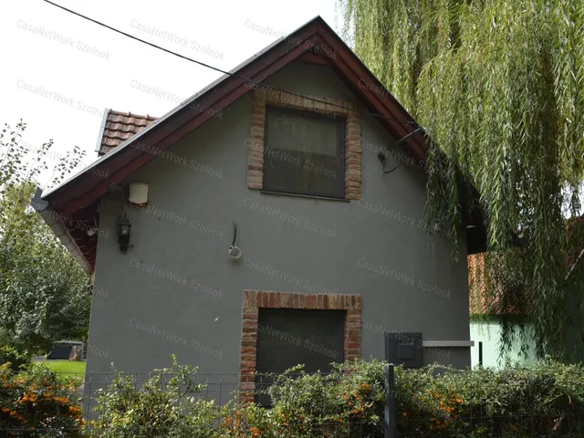 Eladó nyaraló Cibakháza 70 nm