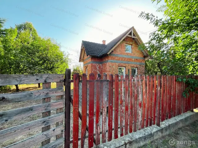 Eladó nyaraló Szolnok 28 nm
