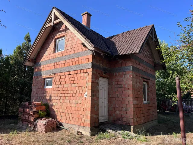 Eladó nyaraló Szolnok 28 nm