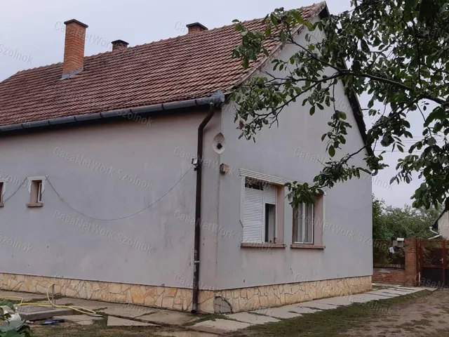Eladó ház Tiszaföldvár 89 nm