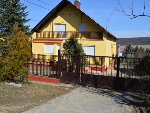 Kiadó ház Nagykovácsi 180 nm