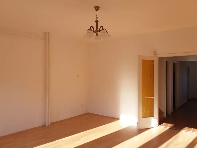 Kiadó ház Nagykovácsi 180 nm