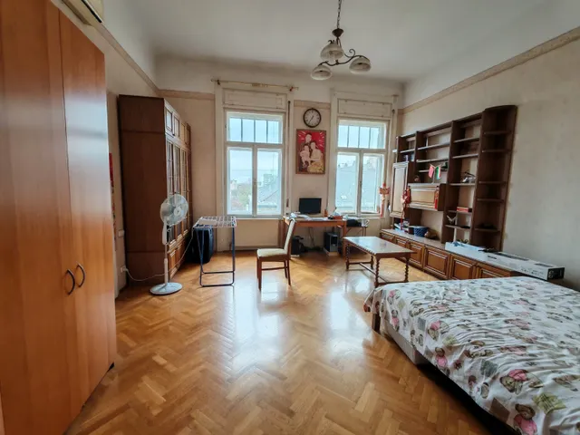 Eladó lakás Budapest VIII. kerület, Erkel színház közelében 102 nm