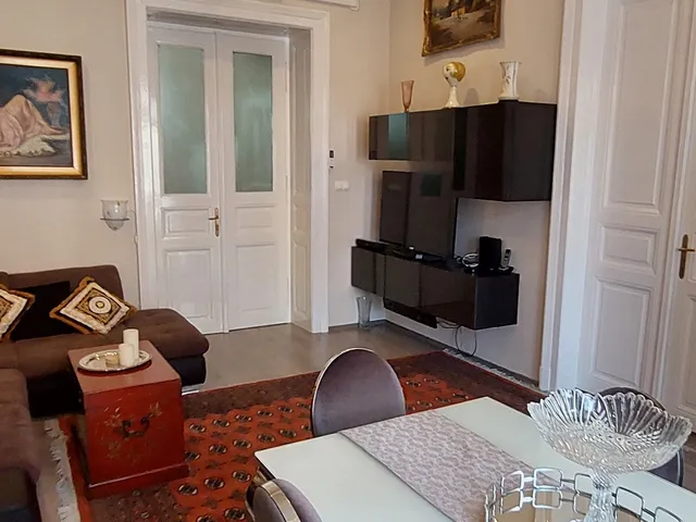 Eladó lakás Budapest VIII. kerület, II. János Pál pápa tér, Rákóczi út 63 88 nm