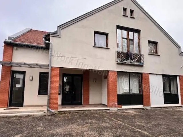 Kiadó kereskedelmi és ipari ingatlan Gödöllő 65 nm