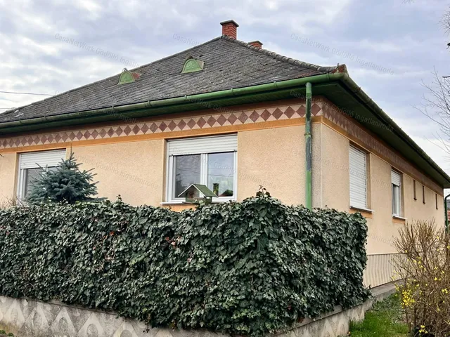 Eladó ház Dány 132 nm