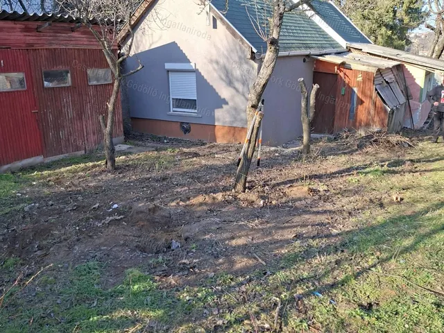 Eladó nyaraló Gödöllő 50 nm