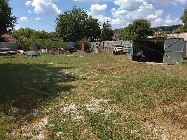 Eladó telek Gödöllő 580 nm