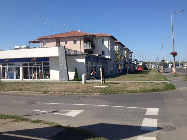 Eladó kereskedelmi és ipari ingatlan Szolnok 277 nm