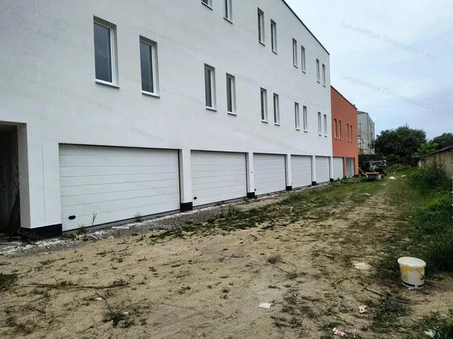 Eladó garázs Törökszentmiklós 25 nm