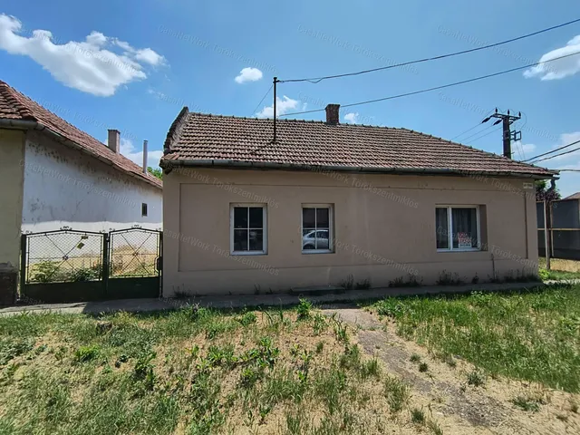 Eladó ház Fegyvernek 90 nm