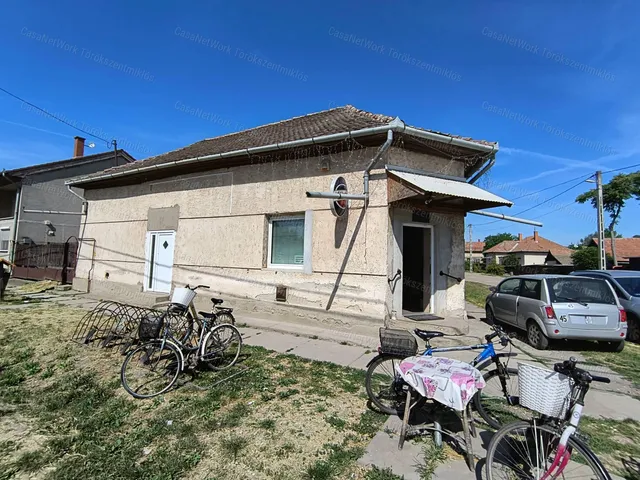 Eladó kereskedelmi és ipari ingatlan Túrkeve 140 nm