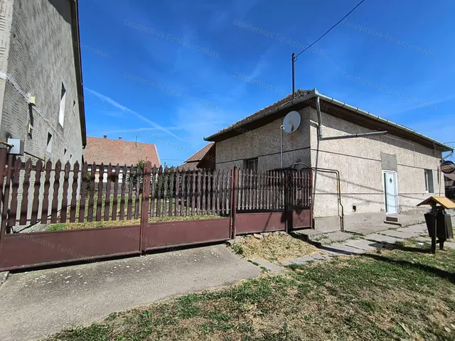 Eladó kereskedelmi és ipari ingatlan Túrkeve 140 nm