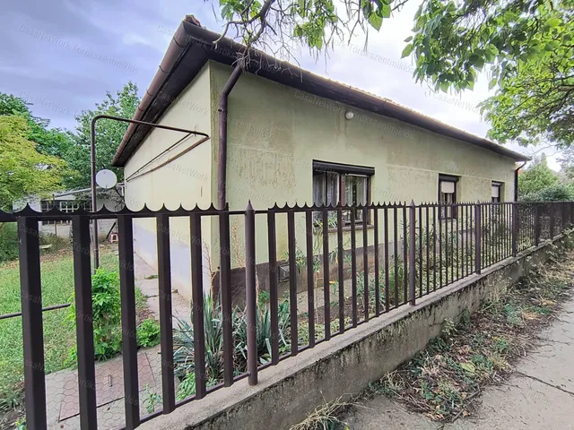 Eladó ház Kengyel 94 nm