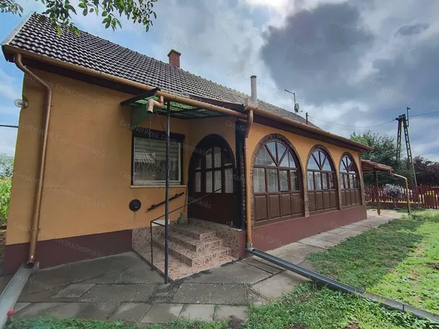 Eladó ház Tiszaroff 122 nm