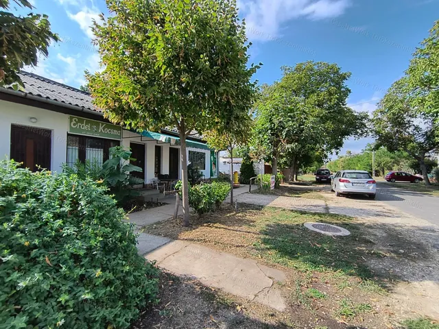 Eladó kereskedelmi és ipari ingatlan Törökszentmiklós 90 nm