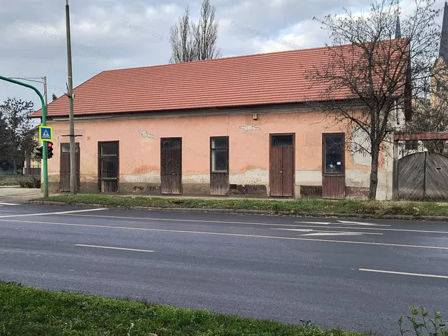 Eladó kereskedelmi és ipari ingatlan Törökszentmiklós 161 nm