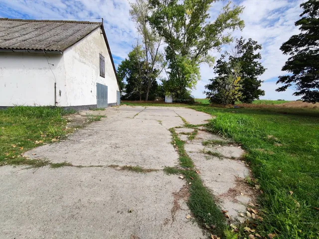 Eladó telek Paks 11200 nm