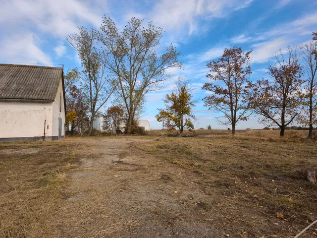 Eladó telek Paks 11200 nm