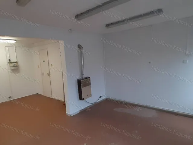 Eladó kereskedelmi és ipari ingatlan Kaposvár 27 nm