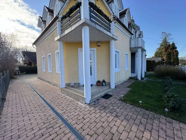 Eladó üdülő és hétvégi ház Balatonfenyves 100 nm