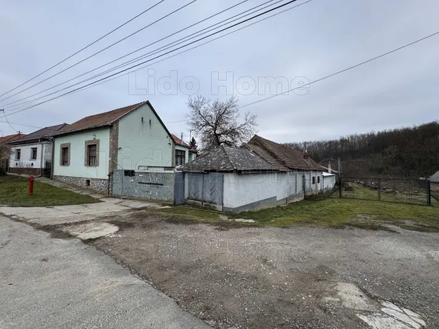 Eladó kereskedelmi és ipari ingatlan Sántos 550 nm