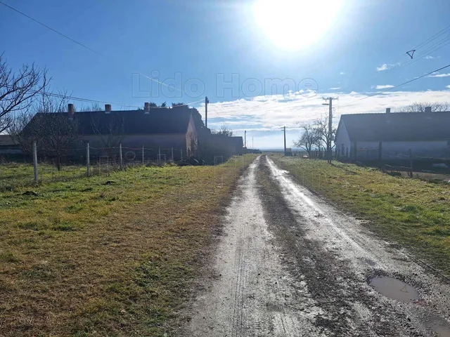 Eladó telek Szakcs 1867 nm