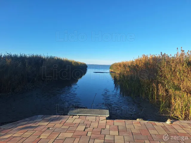 Eladó telek Balatonkeresztúr 702 nm