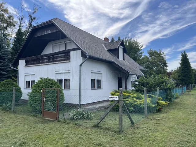 Eladó ház Balatonfenyves 90 nm
