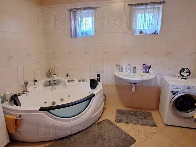 Eladó ház Kaposvár, Északnyugati városrész 190 nm