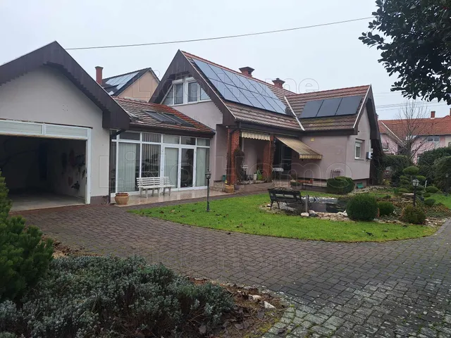 Eladó ház Kaposvár, Kaposfüred 270 nm