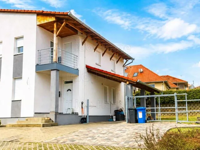 Eladó ház Kaposvár, Rómahegy 109 nm
