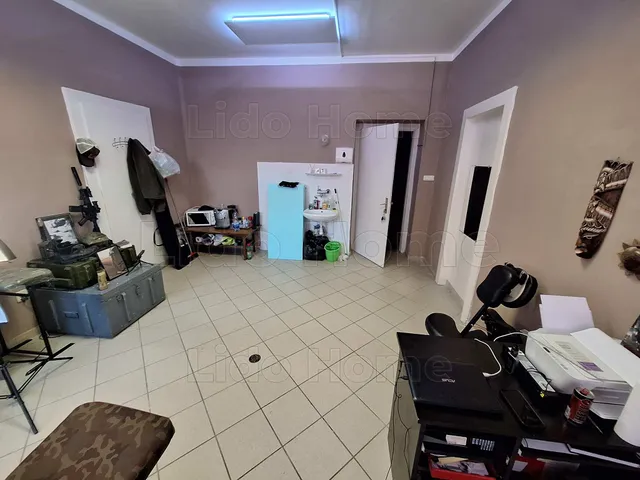 Eladó kereskedelmi és ipari ingatlan Kaposvár, Belváros 21 nm