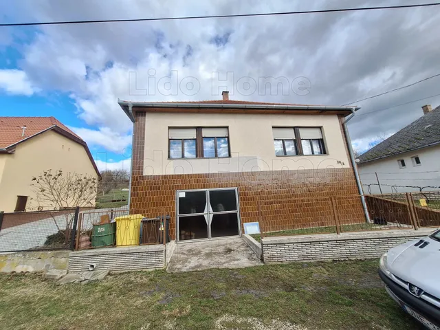 Eladó ház Tab 100 nm