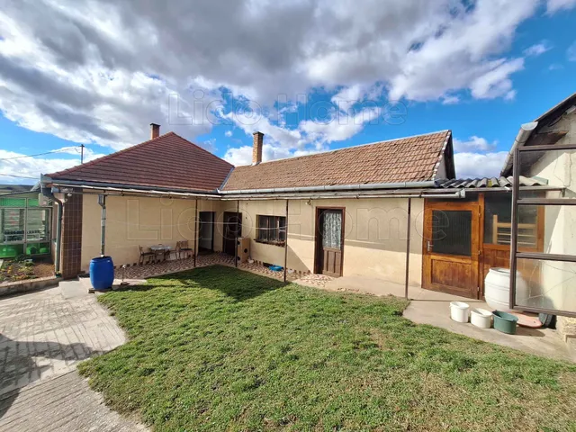 Eladó ház Tab 100 nm