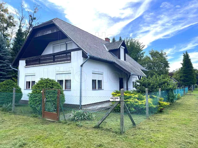 Eladó üdülő és hétvégi ház Balatonfenyves 90 nm