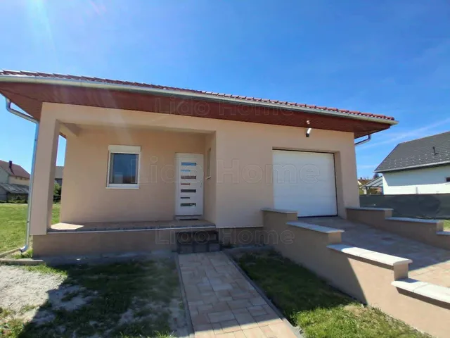 Eladó ház Hetes 108 nm