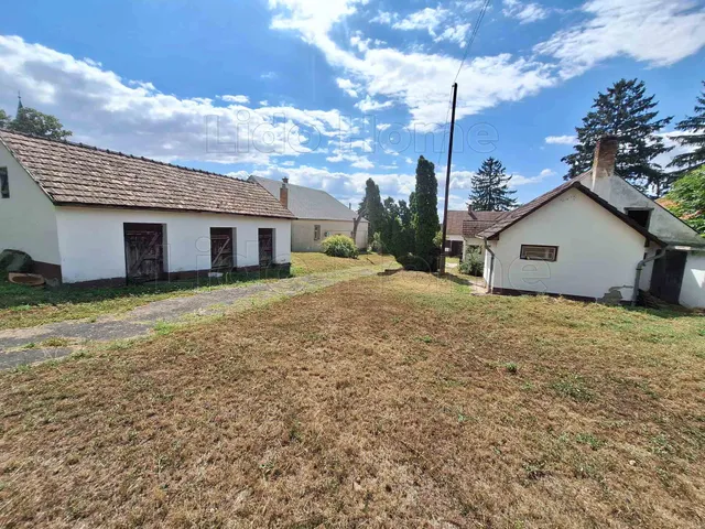 Eladó ház Gamás 220 nm